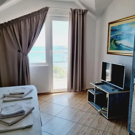 Casa Dell'arte בית הארחה אקהטופול